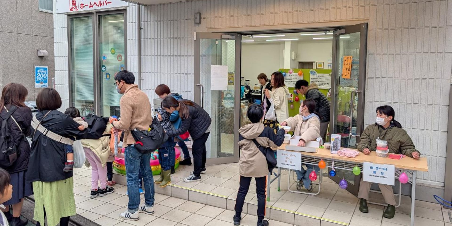 お祭りに集う地域の子どもたち・介護のたくみ店頭